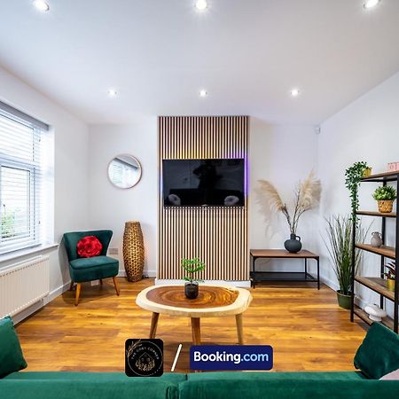 맨체스터 Cosy 3-Bed House, Garden & Free Parking In Stretford 아파트 외부 사진
