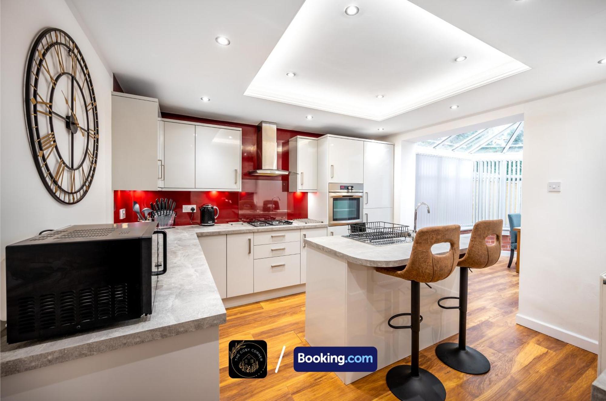 맨체스터 Cosy 3-Bed House, Garden & Free Parking In Stretford 아파트 외부 사진