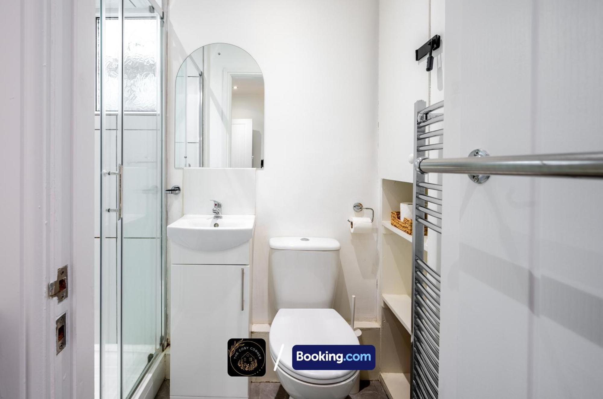 맨체스터 Cosy 3-Bed House, Garden & Free Parking In Stretford 아파트 외부 사진