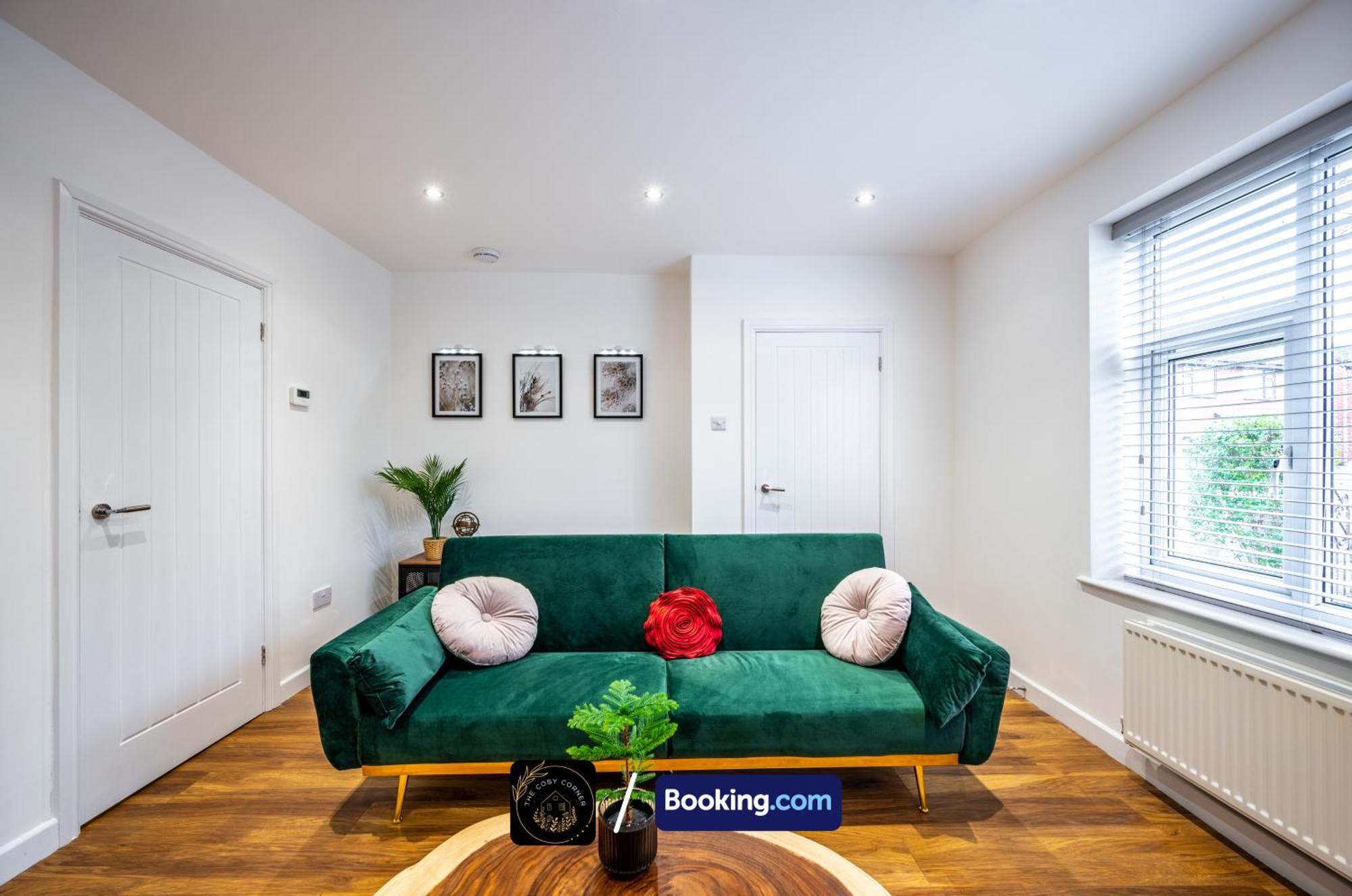 맨체스터 Cosy 3-Bed House, Garden & Free Parking In Stretford 아파트 외부 사진