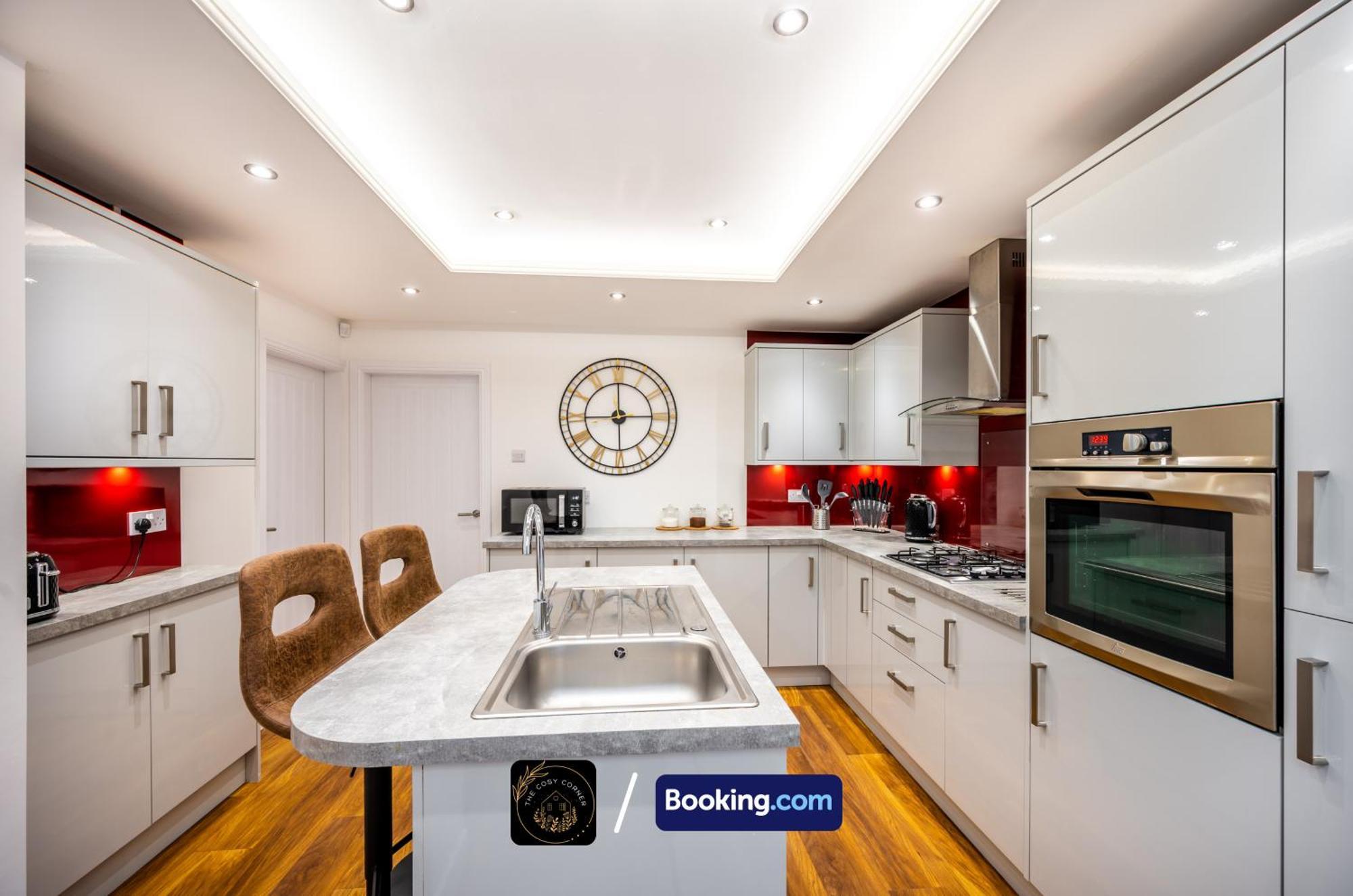 맨체스터 Cosy 3-Bed House, Garden & Free Parking In Stretford 아파트 외부 사진