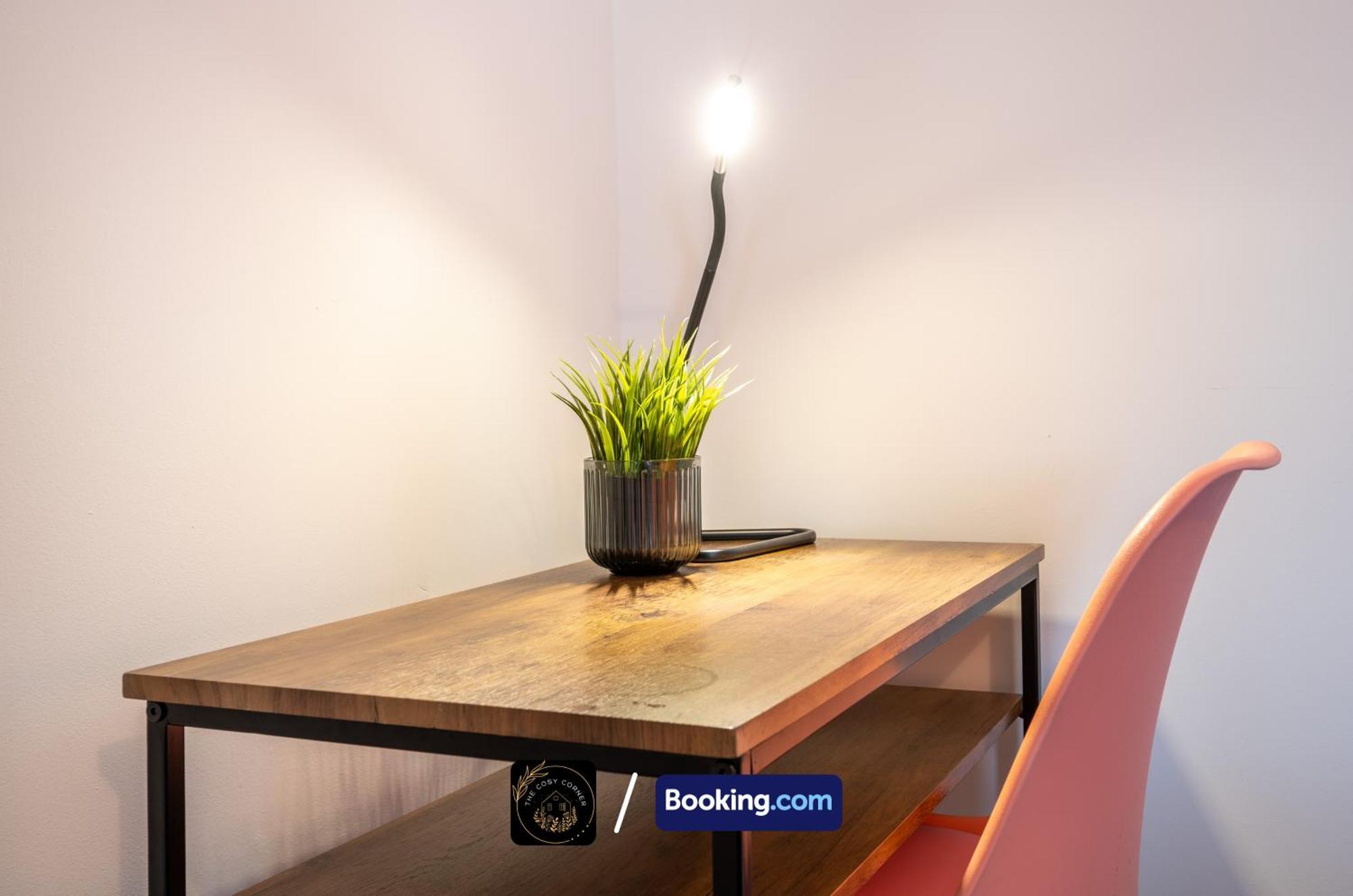맨체스터 Cosy 3-Bed House, Garden & Free Parking In Stretford 아파트 외부 사진