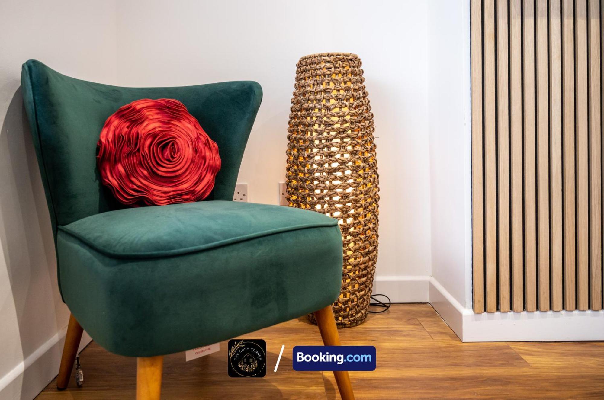 맨체스터 Cosy 3-Bed House, Garden & Free Parking In Stretford 아파트 외부 사진