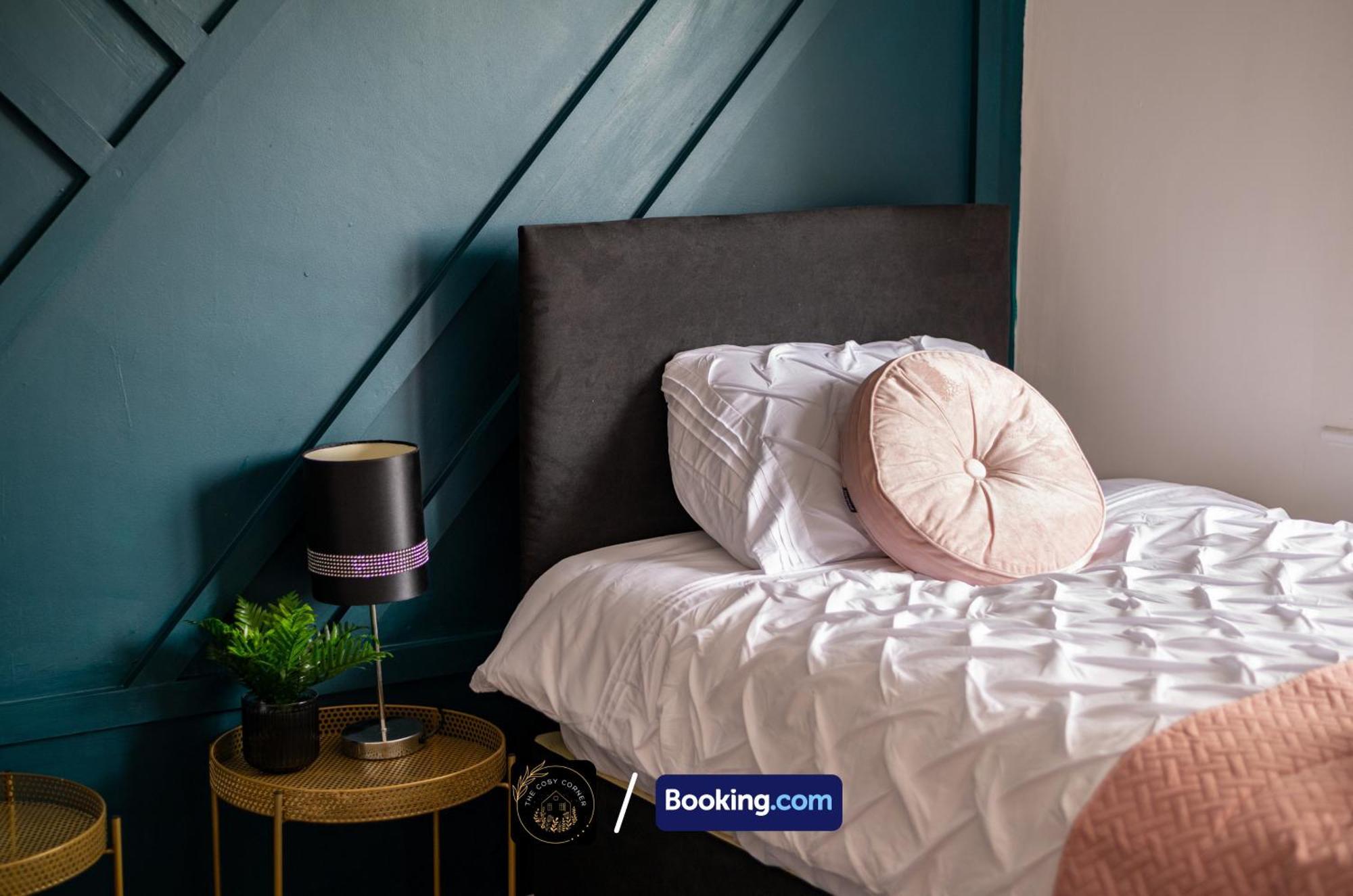 맨체스터 Cosy 3-Bed House, Garden & Free Parking In Stretford 아파트 외부 사진