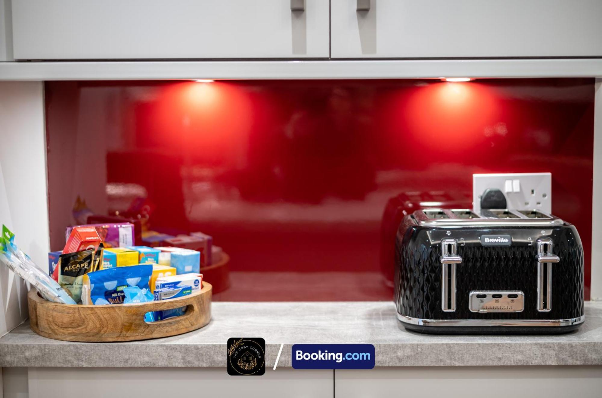 맨체스터 Cosy 3-Bed House, Garden & Free Parking In Stretford 아파트 외부 사진