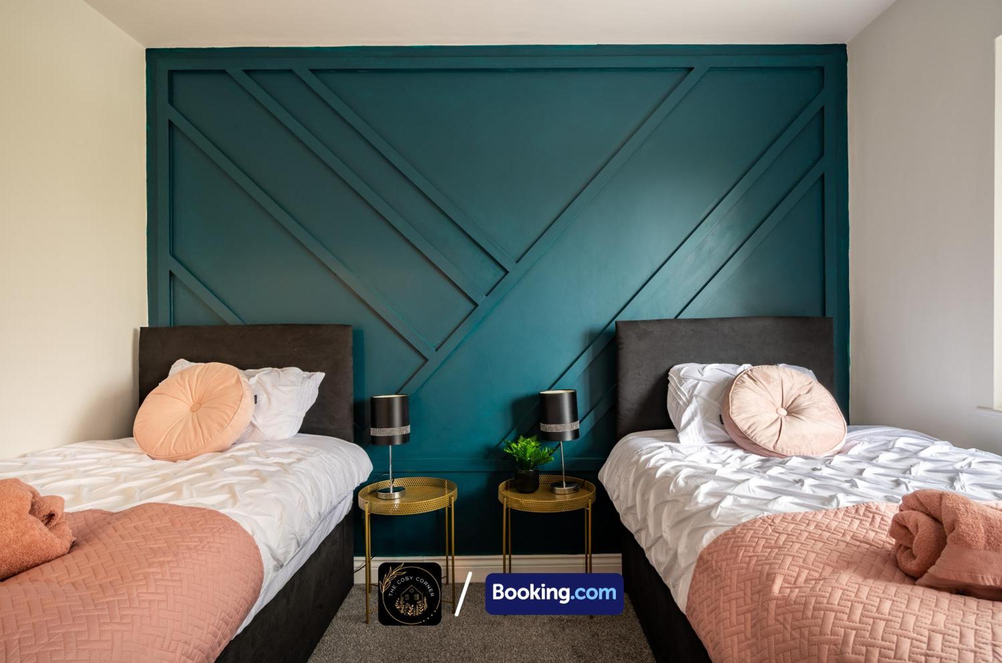 맨체스터 Cosy 3-Bed House, Garden & Free Parking In Stretford 아파트 외부 사진
