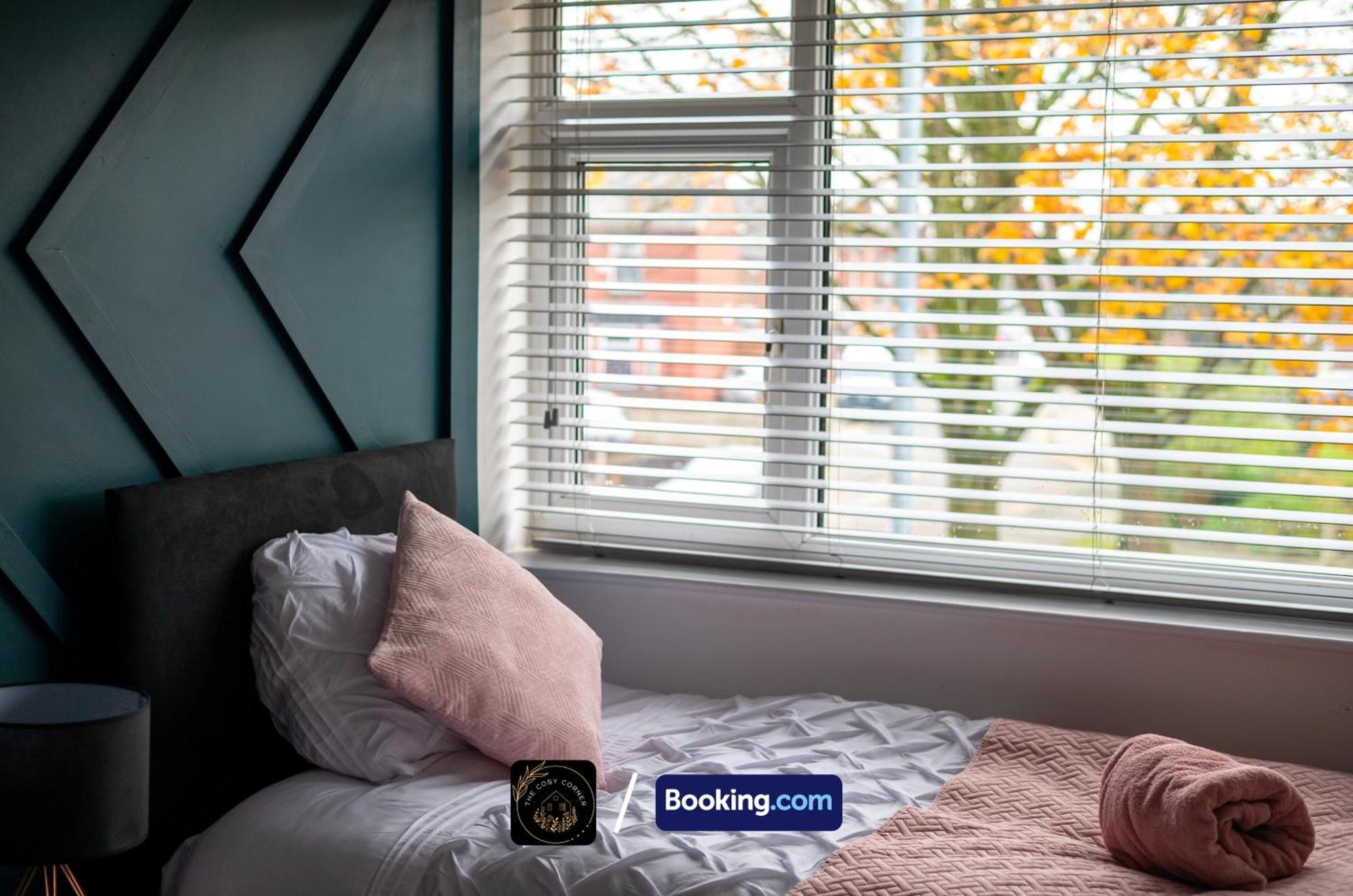 맨체스터 Cosy 3-Bed House, Garden & Free Parking In Stretford 아파트 외부 사진