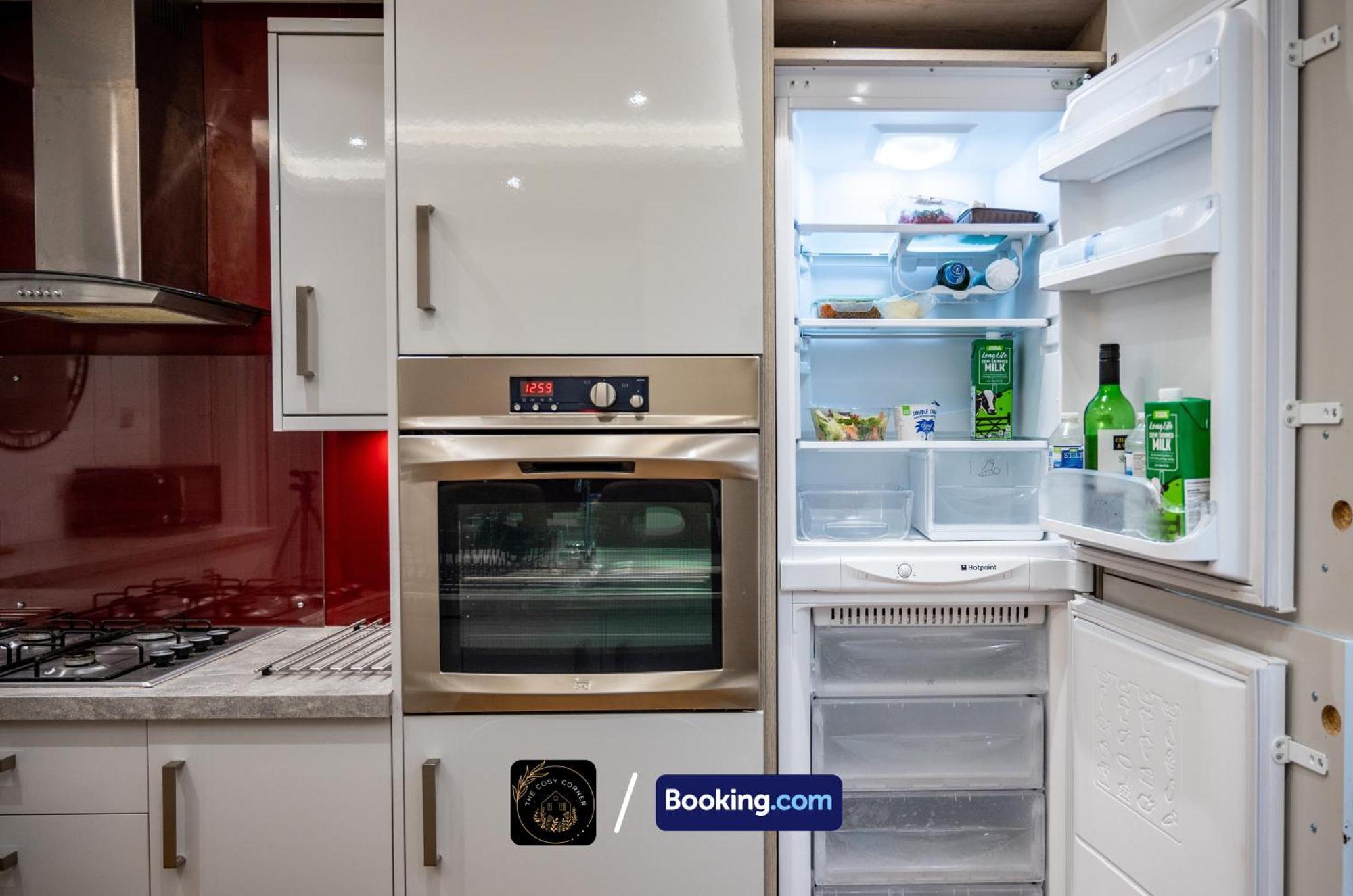 맨체스터 Cosy 3-Bed House, Garden & Free Parking In Stretford 아파트 외부 사진