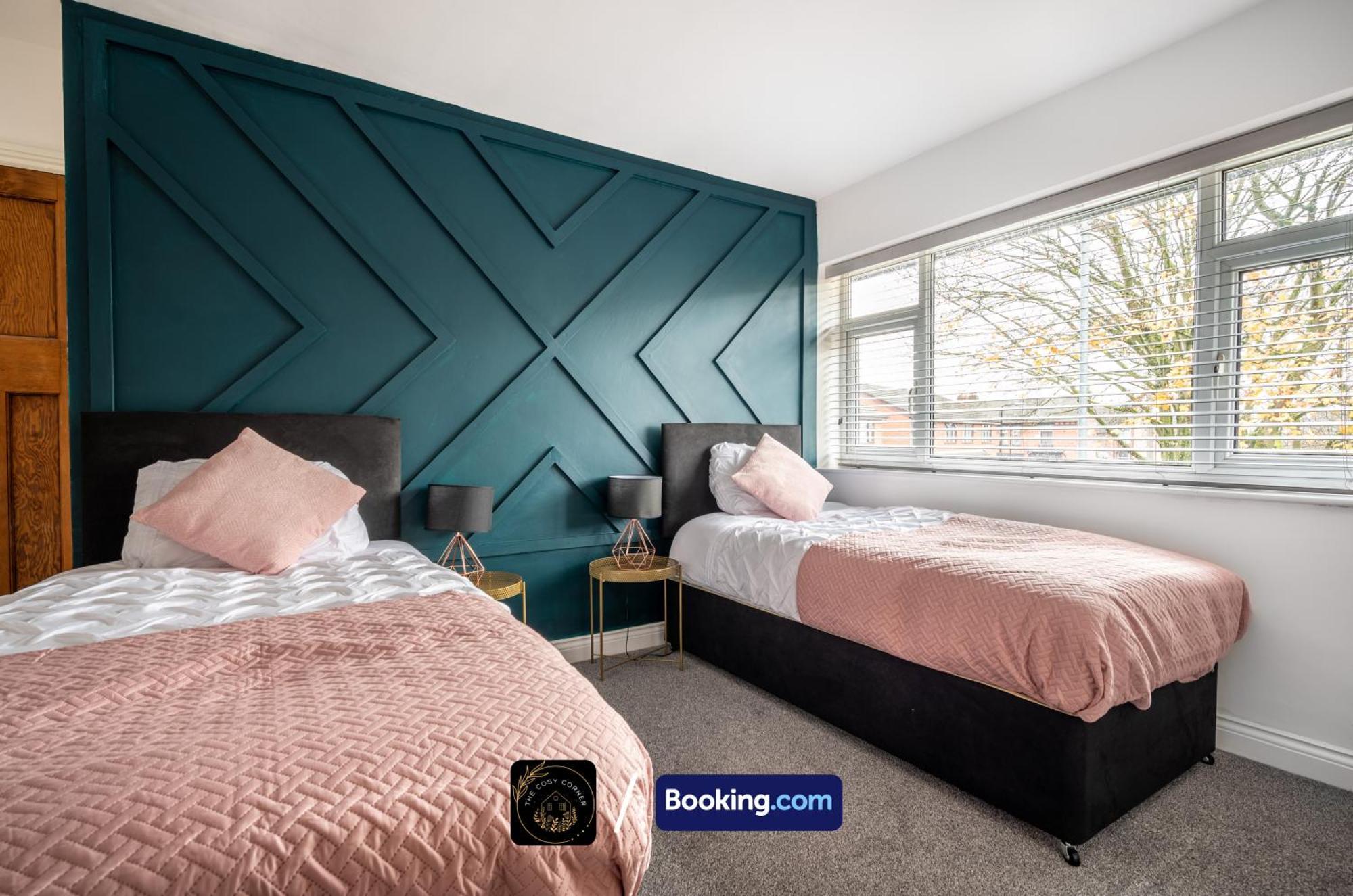 맨체스터 Cosy 3-Bed House, Garden & Free Parking In Stretford 아파트 외부 사진