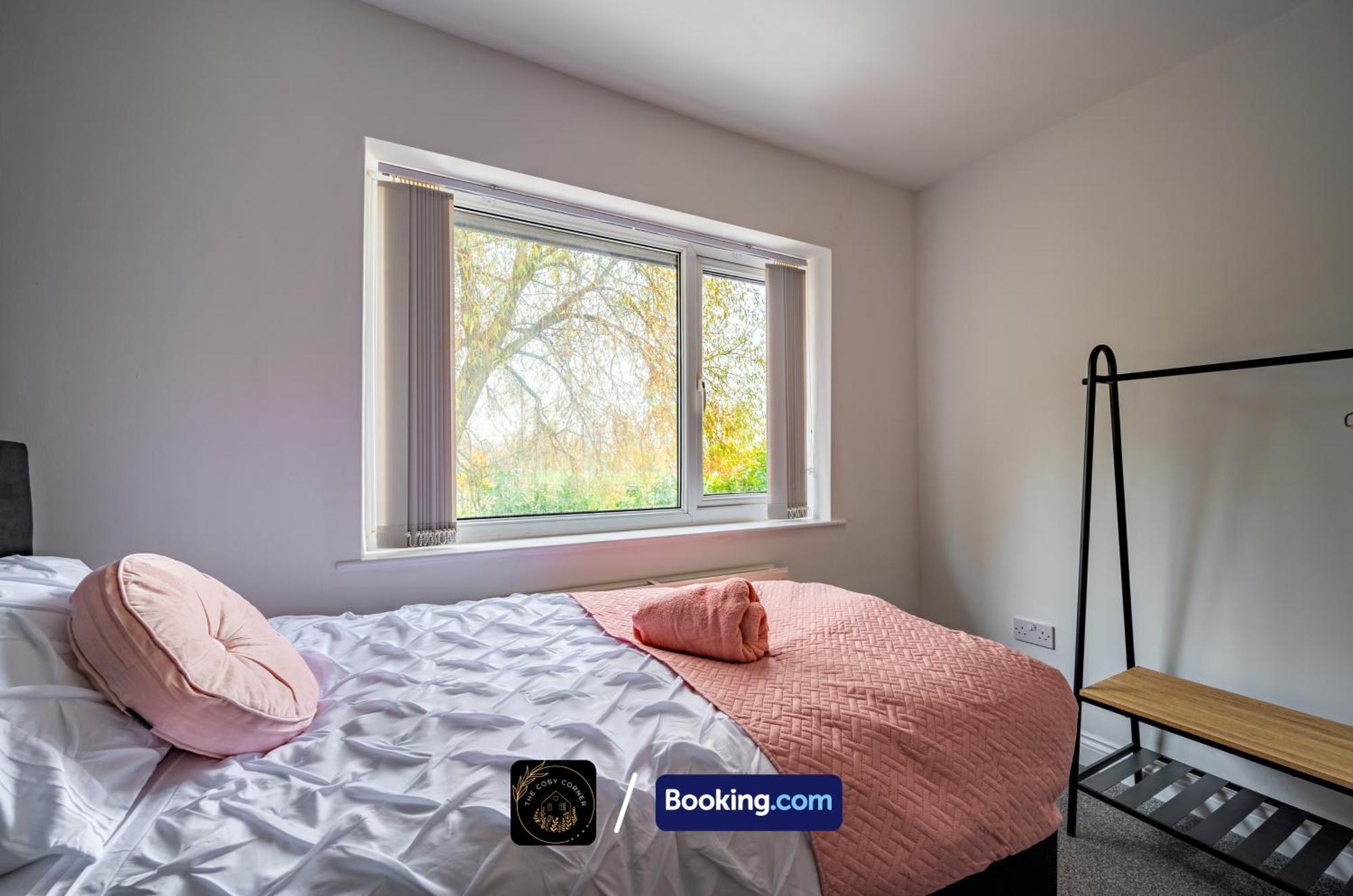 맨체스터 Cosy 3-Bed House, Garden & Free Parking In Stretford 아파트 외부 사진