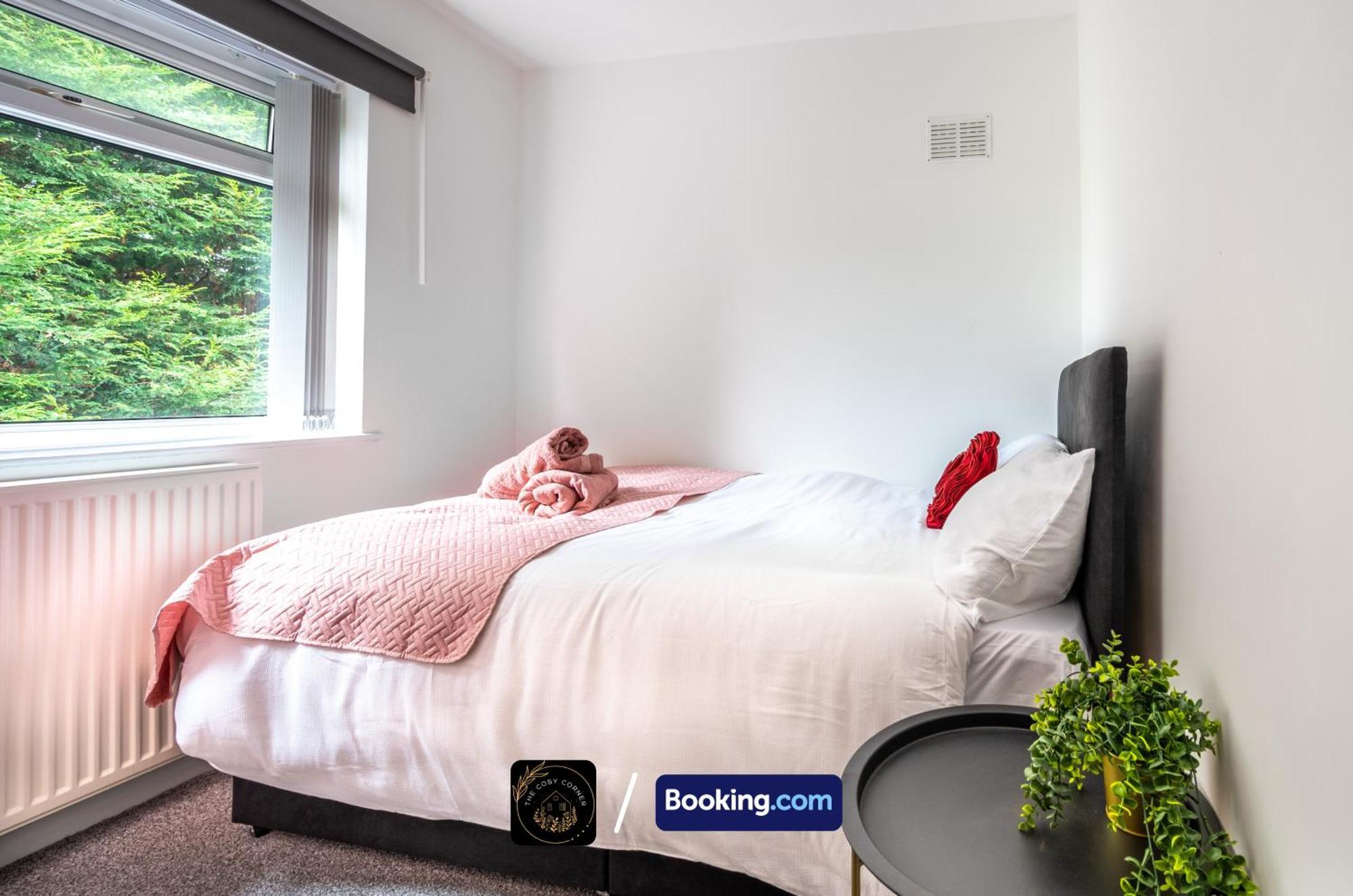맨체스터 Cosy 3-Bed House, Garden & Free Parking In Stretford 아파트 외부 사진