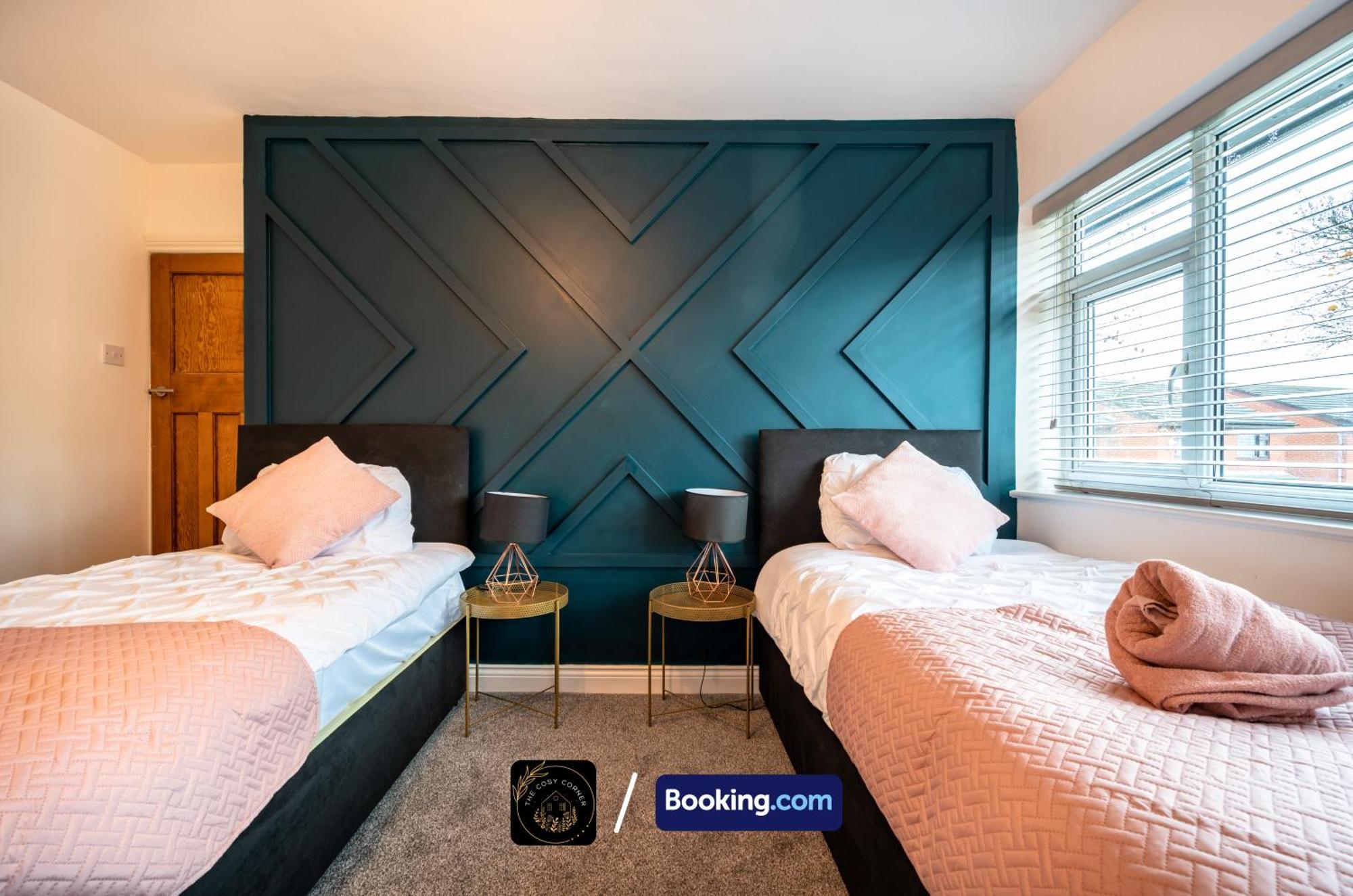 맨체스터 Cosy 3-Bed House, Garden & Free Parking In Stretford 아파트 외부 사진
